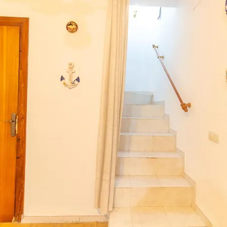 Holiday home Rentitspain Casa Abanico A Pasos De Castillo De
