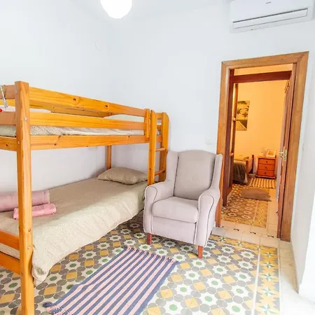 Holiday home Rentitspain Casa Abanico A Pasos De Castillo De *